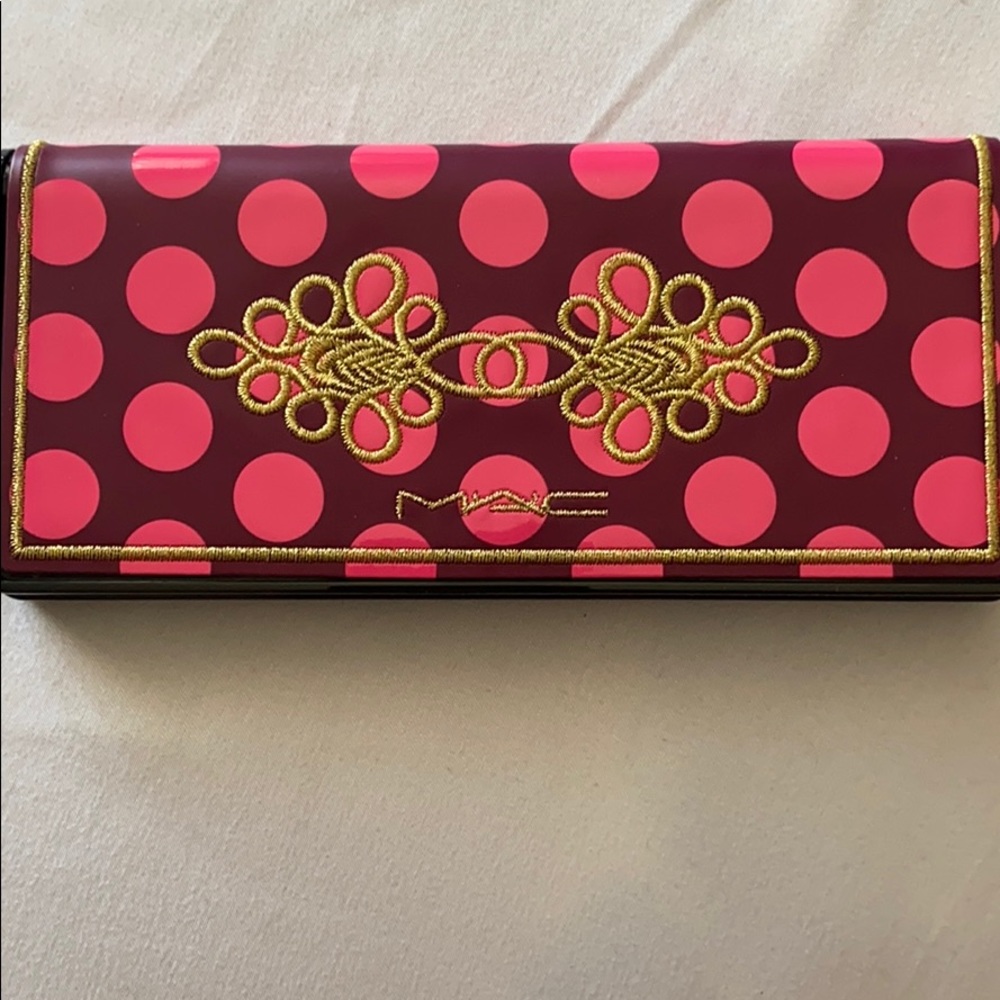 Mac Cosmetics pallet
